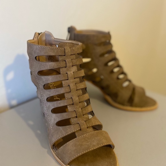 Nanamacs Heels - Picture 2 of 5